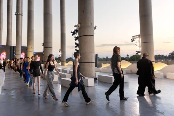 Lum, Mabô e Bruno Olly desfilam no Metrópoles Catwalk na Arena Mané Garrincha