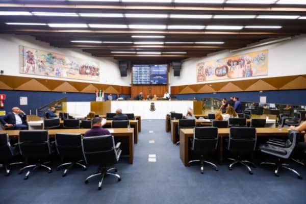 Projeto de cancelas em ruas de BH avança na Câmara apesar de objeções do MP