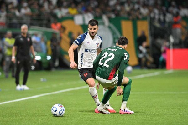 LDU e Palmeiras se enfrentam nas quartas da Libertadores; empate é esperado