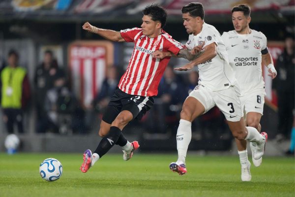 Corinthians enfrenta Estudiantes em busca de vaga na semifinal da Libertadores