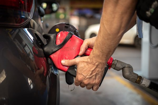 Governo regulamenta novo subsídio ao diesel com aumento de até R$ 2,12 por litro