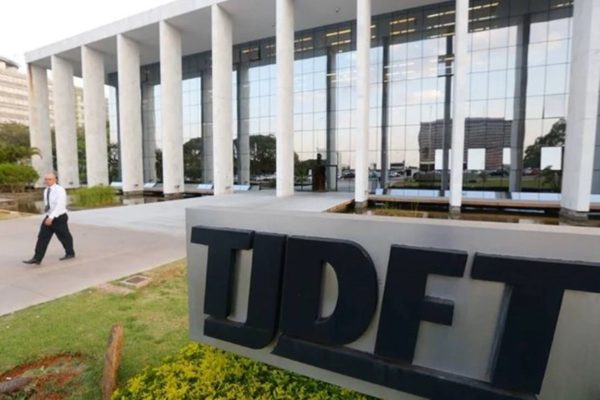 Mulher baleada em perseguição policial no DF receberá indenização de R$ 20 mil