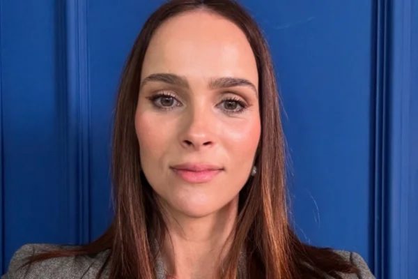 Letícia Cazarré relata intercorrências com filha na UTI: “Desabei”