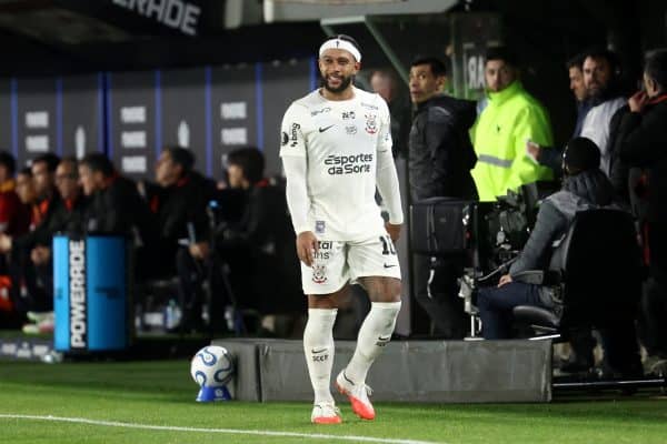 Corinthians enfrenta Estudiantes na Libertadores com Memphis Depay em campo