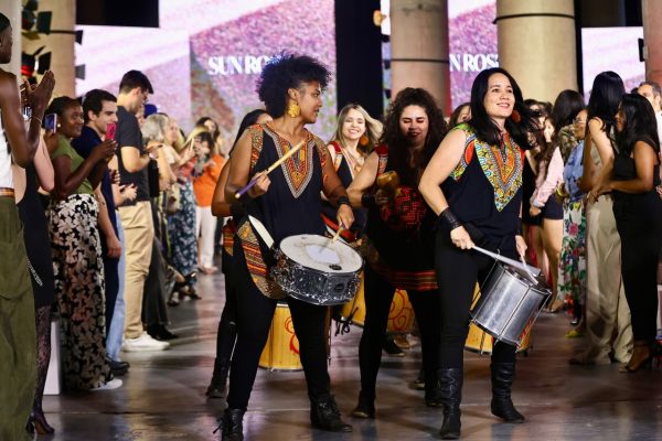 Metrópoles Catwalk destaca moda, música e saberes ancestrais na terceira noite
