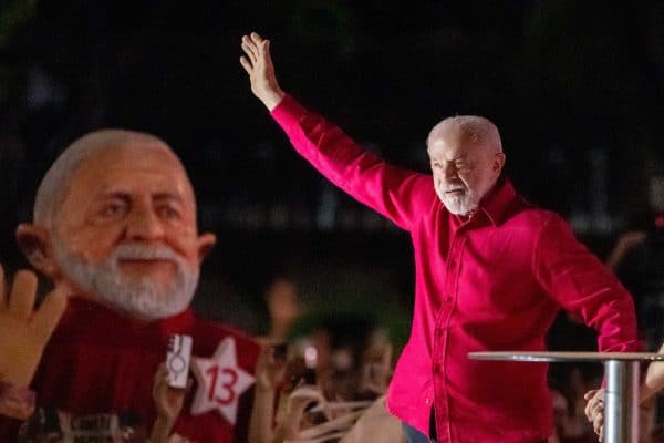 Lula afirma que não destinará recursos ao BRB durante evento em Ceilândia