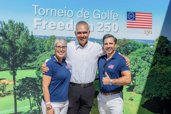Embaixada dos EUA realiza torneio de golfe para celebrar 250 anos de independência