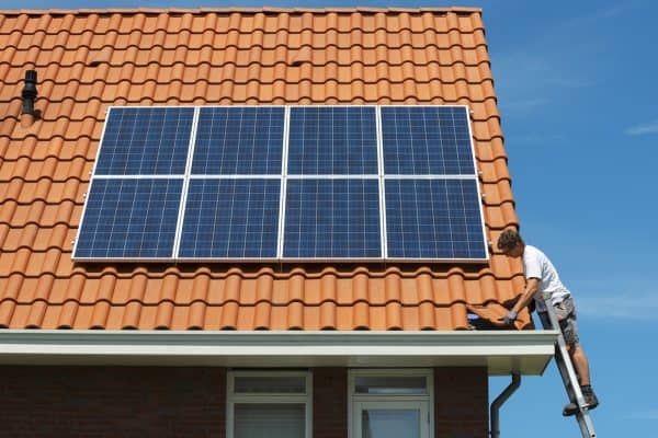 BYD expande acesso a energia solar com kits vendidos em concessionárias