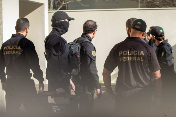 Polícia Federal desmantela grupo que utilizava aviões para transportar cocaína da Bolívia