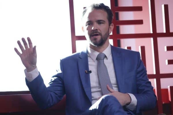 Dario Durigan afirma que aumento do Bolsa Família segue regras orçamentárias