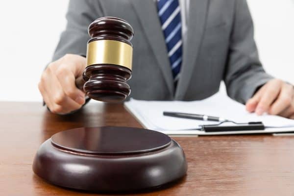 Homem deve indenizar ex-noiva por divórcio após 29 dias de casamento