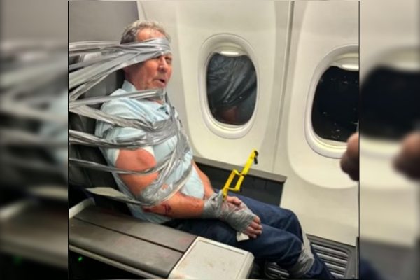 Homem amarrado em voo nos EUA diz não se lembrar de surto