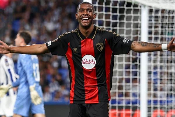 Bournemouth estreia na Europa com vitória e gol de Rayan