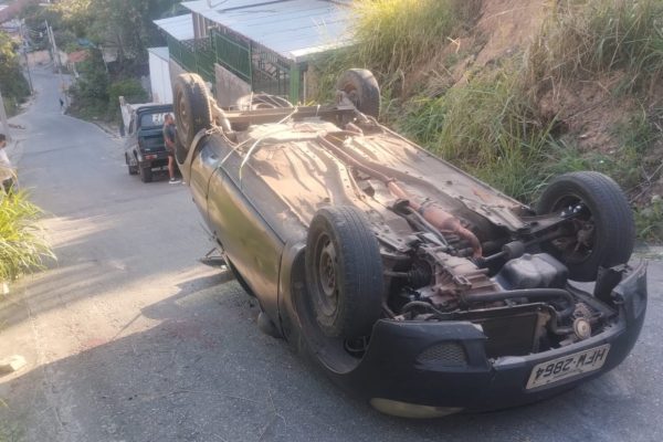 Mãe e bebê sofrem acidente de carro em ladeira de Belo Horizonte