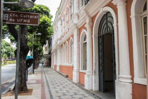 UFMG abre seleção para projetos artísticos e culturais de 2027