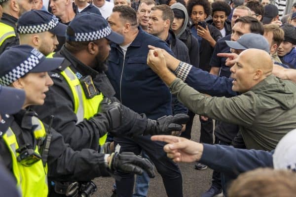 Torcedores são detidos na Inglaterra durante Millwall x West Ham