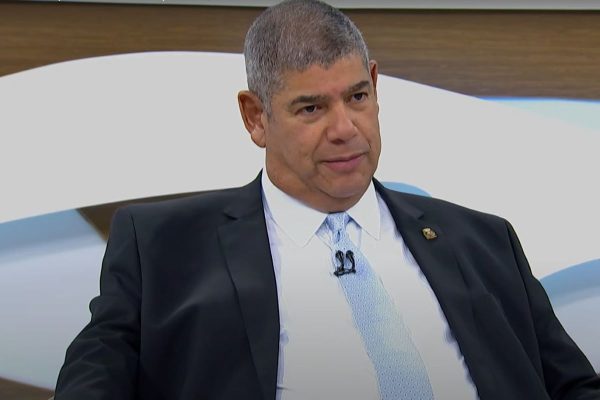 Ambulância do Samu socorre Milton Leite em cadeia antes de audiência de custódia