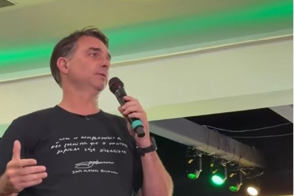 Flávio Bolsonaro critica declaração de Lula sobre agronegócio em SC