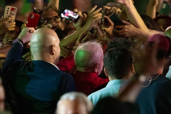 Cresce o Isolamento de Lula com Divergências na Campanha