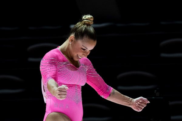 Flávia Saraiva conquista prata no solo e Lorrane Oliveira leva bronze no Mundial de Ginástica