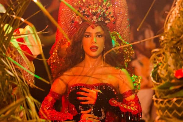 Anitta celebra reinado na Grande Rio: “Fico enquanto vocês quiserem”