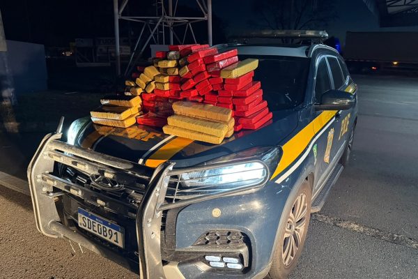 Homem de 23 anos é preso com 80 kg de maconha em caminhão em GO