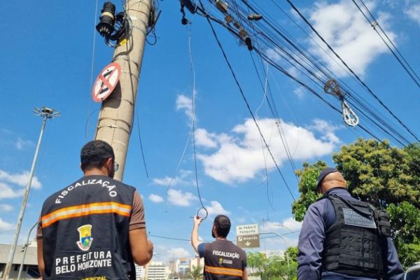 Prefeitura de BH realiza mutirão contra fios soltos após 800 queixas