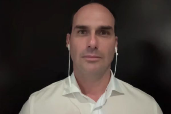 Eduardo Bolsonaro ainda pode recorrer da demissão da PF por abandono de cargo