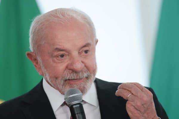 Lula critica Trump por agir como “imperador” e descarta guerra tarifária com os EUA