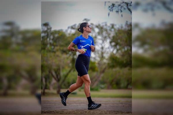 Amigos homenageiam triatleta Rachel Furtado com plantio de ipê no Parque da Cidade