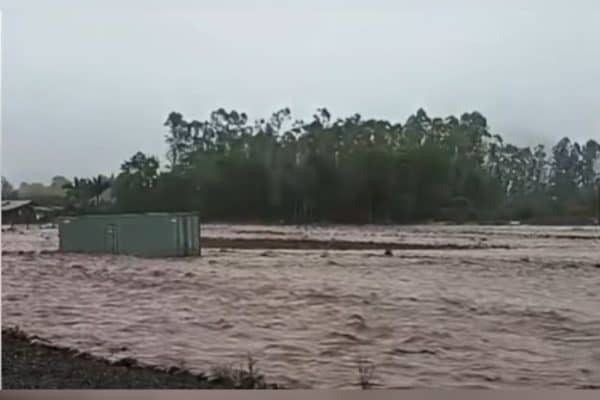 Temporal em Timbé do Sul (SC) causa destruição e resgates