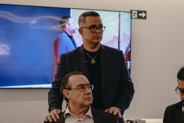 Augusto Cury lamenta desaparecimento de conselheiro em helicóptero com cantor Rick