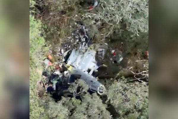 Helicóptero com cantor Rick e mais quatro pessoas cai em SC; todos morrem