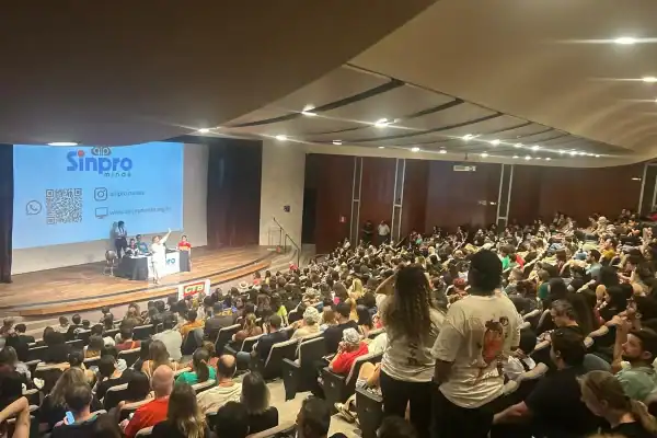 Professores de Escolas Particulares em BH Decidem Encerrar Greve e Retomar Aulas