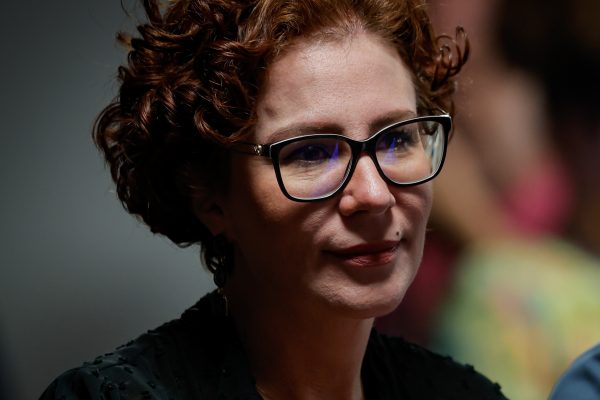 Carla Zambelli solicita ao STF permissão para retornar ao Brasil e votar na mãe