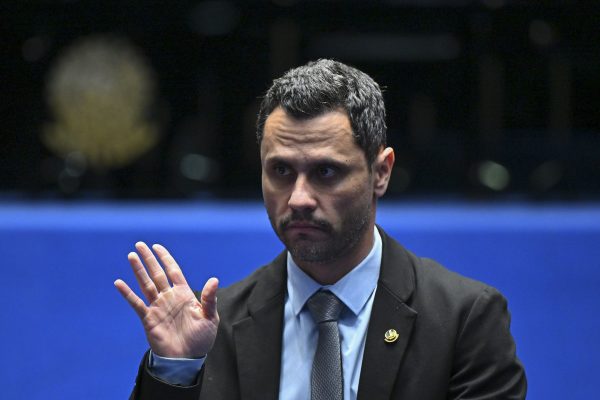 Cleitinho busca apoio de lulistas e provoca divisão no PL em Minas Gerais