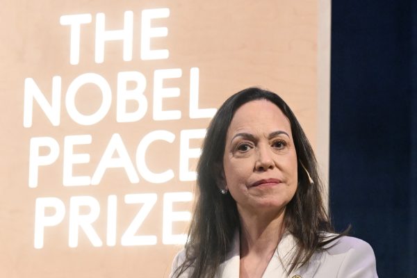 María Corina Machado enfrenta obstáculos para retornar à Venezuela em sete tentativas