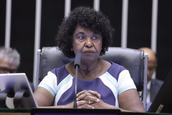 Benedita da Silva lidera corrida ao Senado no RJ, aponta pesquisa