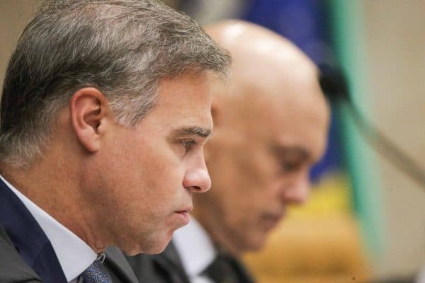 André Mendonça critica Alexandre de Moraes e pede fim do sigilo no inquérito das fake news