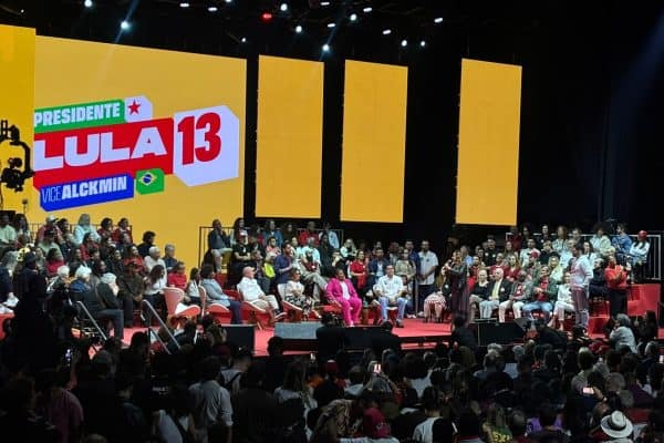 Lula Reúne Quase 100 Artistas em Evento Cultural no Rio