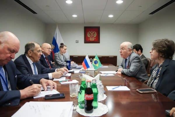 Mauro Vieira aborda eleições no Brasil com Lavrov durante encontro nos EUA