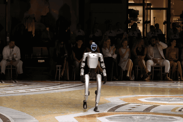 Robôs nas passarelas de Milão levantam questões na moda