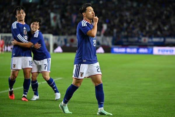 Uruguai perde para o Japão na estreia de Diego Forlán como técnico