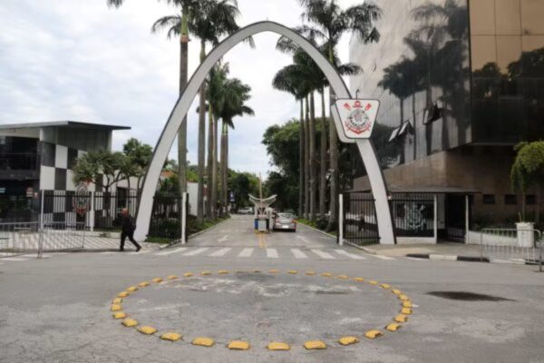 Polícia Federal visita sede do Corinthians para verificar documentos de segurança