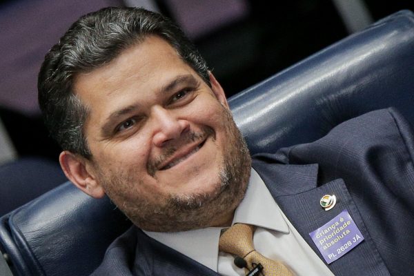 Mensagens indicam relação próxima entre Alcolumbre e Vorcaro: “Sou seu irmão”