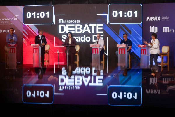 Debate do Senado no DF destaca ausências e críticas a suplentes