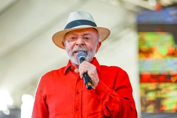 Lula critica família Bolsonaro em comício em Recife