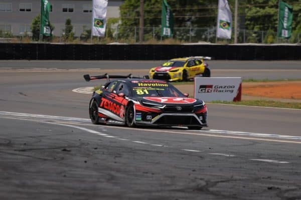 Gabriel Koenigkan lidera Stock Light e estreia na Stock Car em Brasília