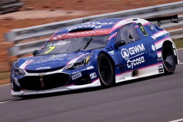 Gabriel Koenigkan conquista título da Stock Light após 3º lugar em Brasília