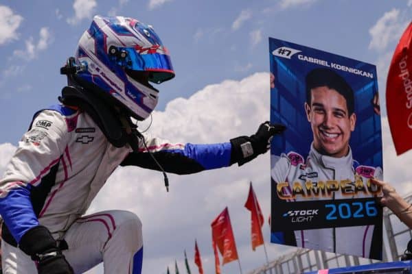 Gabriel Koenigkan celebra título na Stock Light: “Ainda não caiu a ficha”